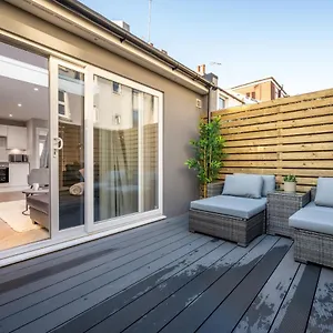 Brandnew Stylish House With Patio For 6 In Brighton