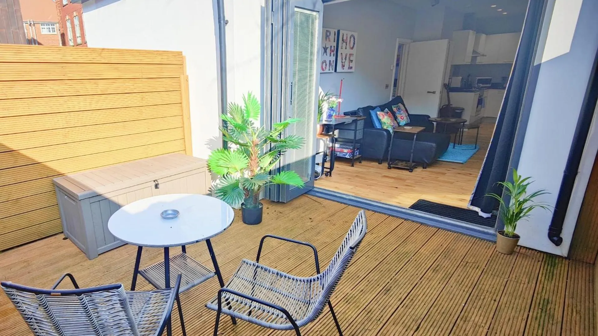 Stylish Central 2 Bed Private Patio And Parking Brighton